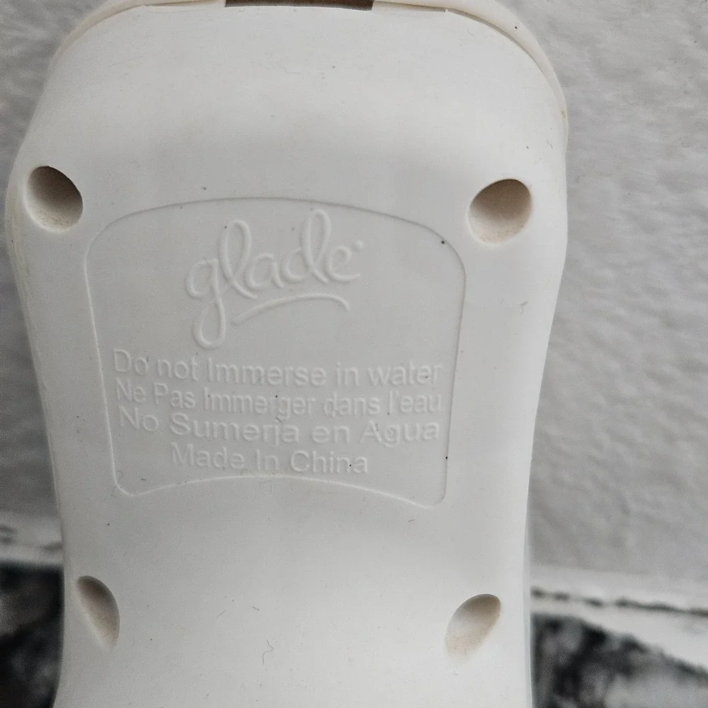 Glade‎ PlugIns Scented Oil Warmers white lot of 3 wall plug in